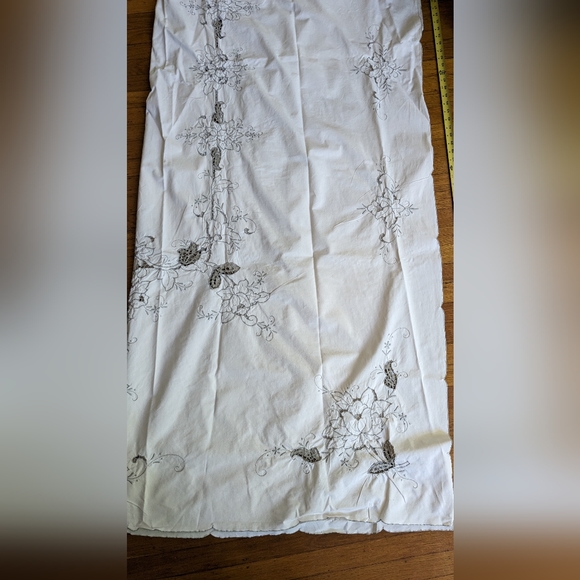 Vintage Madeira Linen Banquet Tablecloth NWOT Rectangular and Huge! - Picture 7 of 7